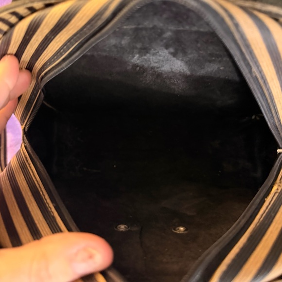 FLASH SALE 50% OFF 24HRS 1970'S authentic Fendi penguin flap. RARE - Picture 5 of 15